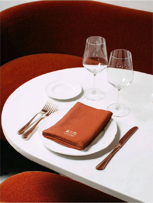 Mesa posta em restaurante